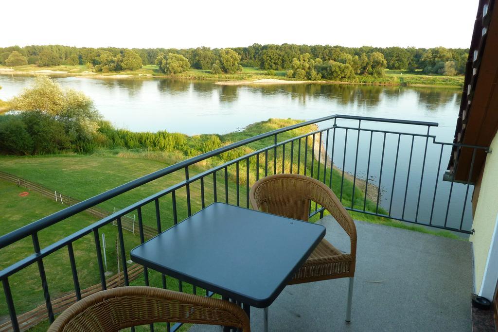 Hotel Elbterrassen Zu Brambach à Dessau-Rosslau Extérieur photo