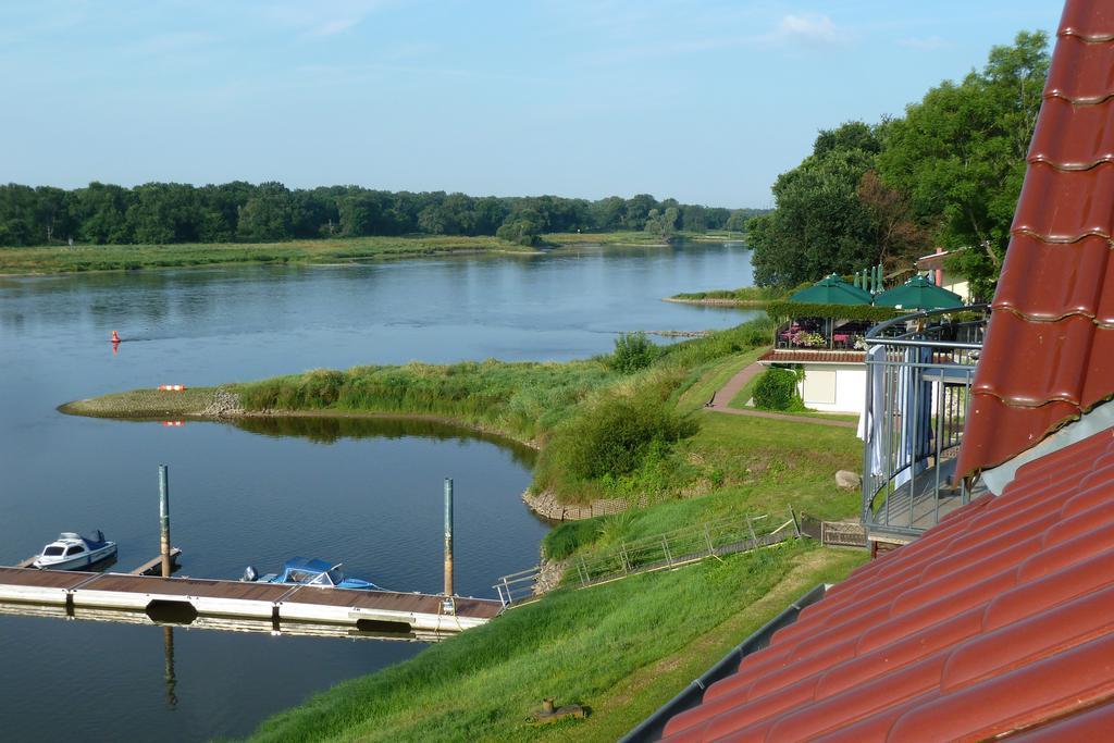 Hotel Elbterrassen Zu Brambach à Dessau-Rosslau Extérieur photo