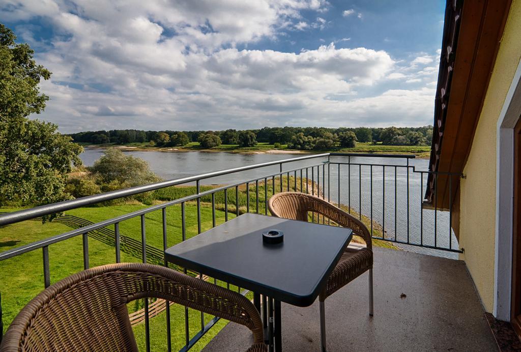 Hotel Elbterrassen Zu Brambach à Dessau-Rosslau Extérieur photo