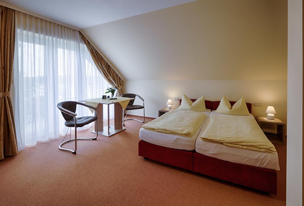 Hotel Elbterrassen Zu Brambach à Dessau-Rosslau Extérieur photo