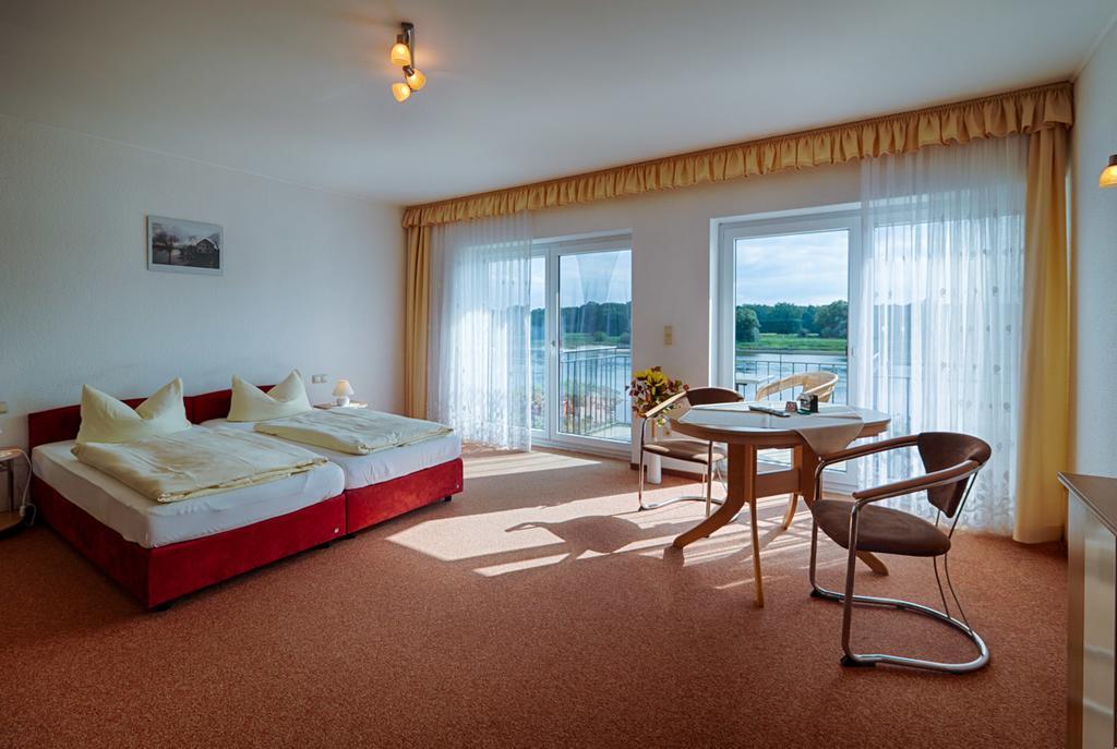Hotel Elbterrassen Zu Brambach à Dessau-Rosslau Extérieur photo