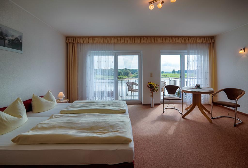 Hotel Elbterrassen Zu Brambach à Dessau-Rosslau Extérieur photo