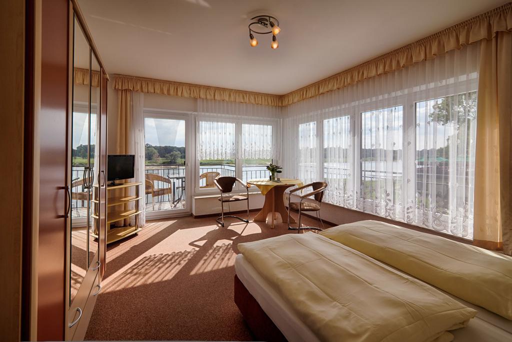 Hotel Elbterrassen Zu Brambach à Dessau-Rosslau Extérieur photo