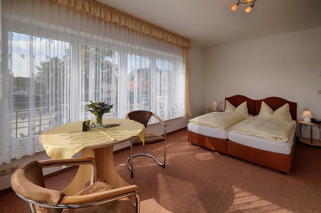 Hotel Elbterrassen Zu Brambach à Dessau-Rosslau Extérieur photo