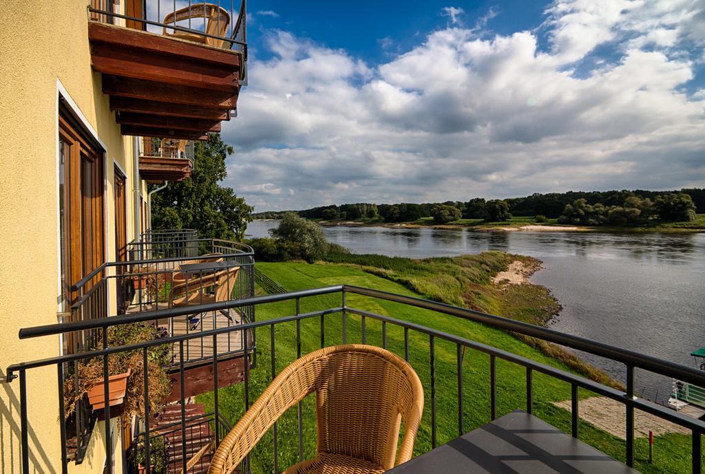 Hotel Elbterrassen Zu Brambach à Dessau-Rosslau Extérieur photo