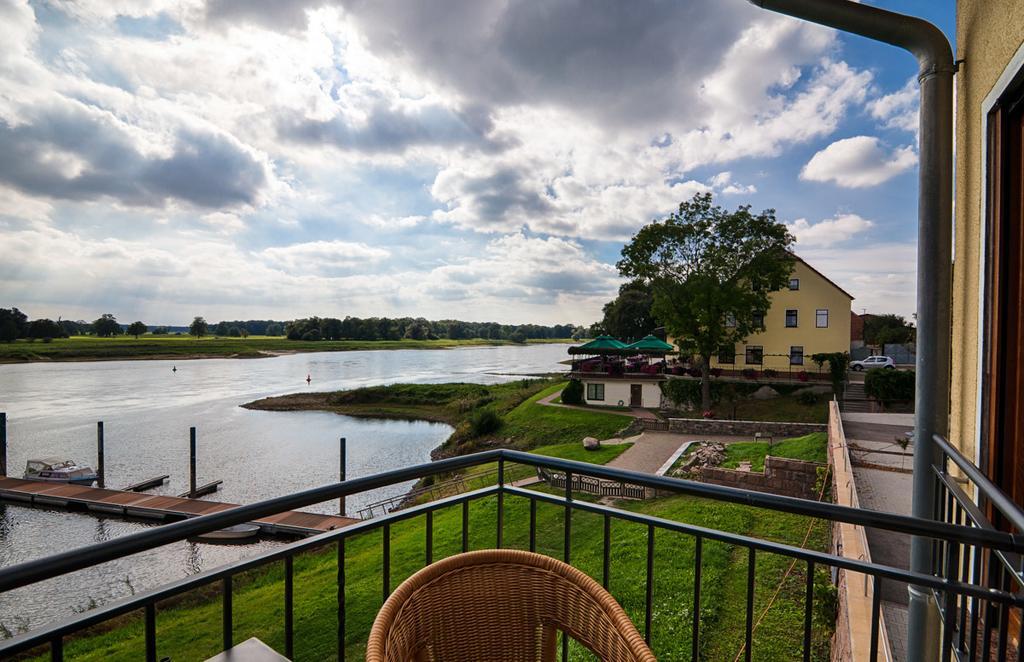 Hotel Elbterrassen Zu Brambach à Dessau-Rosslau Extérieur photo