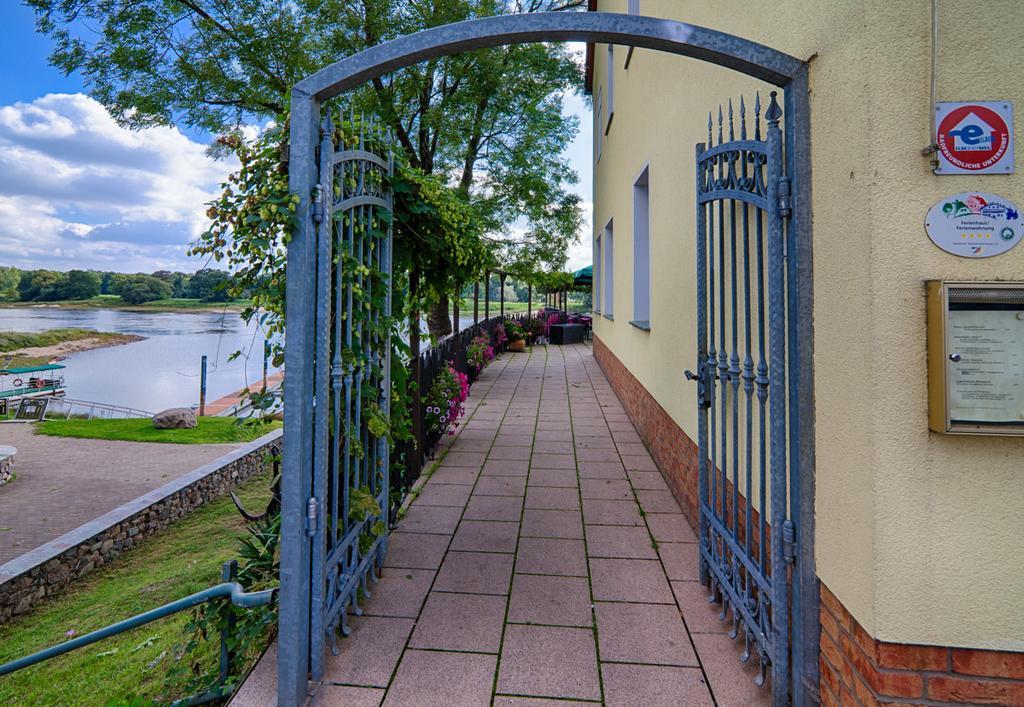 Hotel Elbterrassen Zu Brambach à Dessau-Rosslau Extérieur photo
