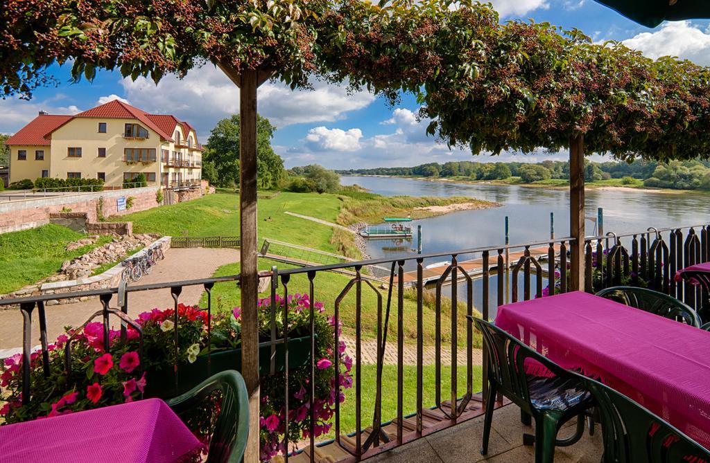 Hotel Elbterrassen Zu Brambach à Dessau-Rosslau Extérieur photo