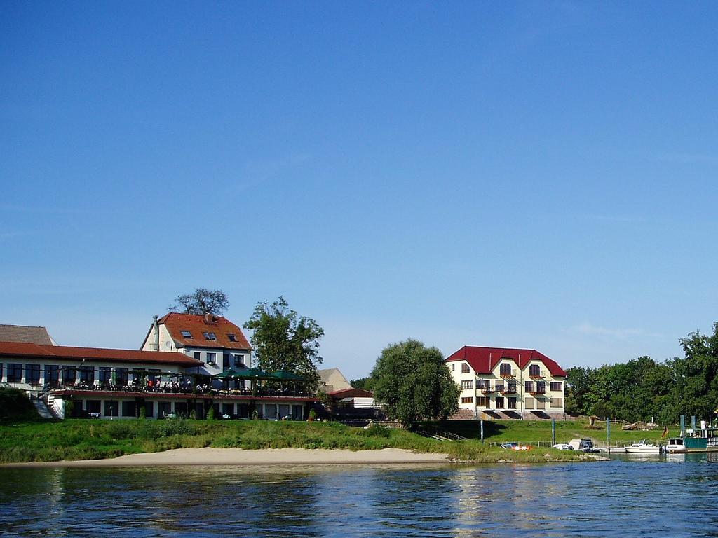 Hotel Elbterrassen Zu Brambach à Dessau-Rosslau Extérieur photo